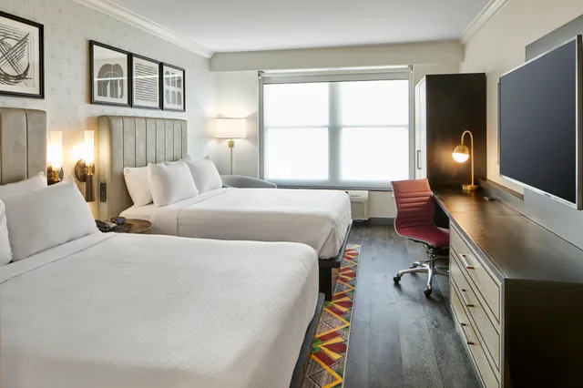 غرفة قياسية بسريرين مزدوجين، Hotel Indigo Cleveland Downtown 1/5