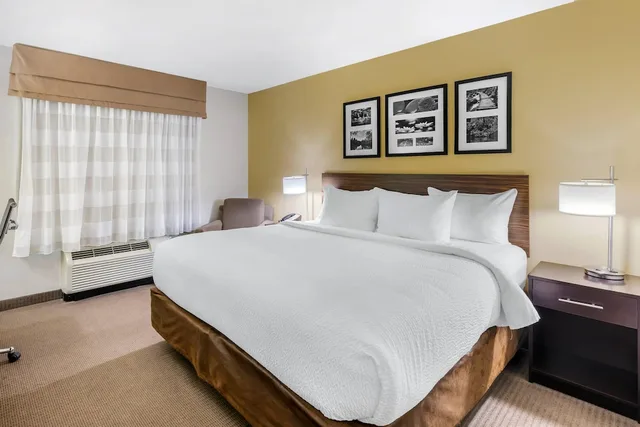 غرفة قياسية بسرير كينج، Sleep Inn & Suites Devils Lake, ND 1/10