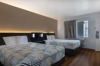 2 Full Beds - Mobil Access Tub Nsmk Micfridg، Motel6 Buttonwillow, CA - Central 1/1