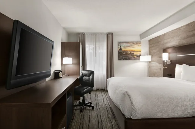 غرفة بسرير كينج، Days Inn By Wyndham Kingston 1/2
