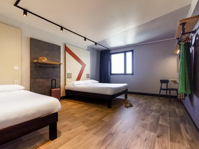 Room, Multiple Beds, Accessible، Ibis Budget La Rochelle Centre 2/5