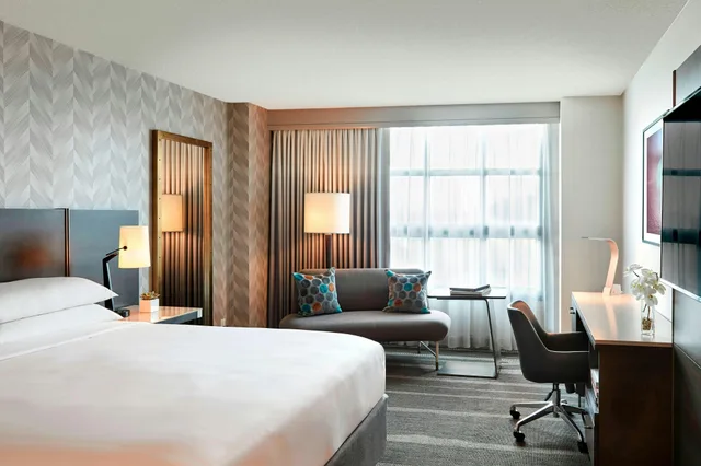 غرفة بسرير مزدوج، Renaissance Los Angeles Airport Hotel 1/2