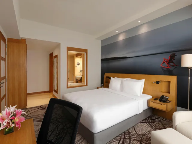 Executive, Queen Bed, Premier Floor, NOVOTEL HYDERABAD CONVENTION CENTRE 3/5