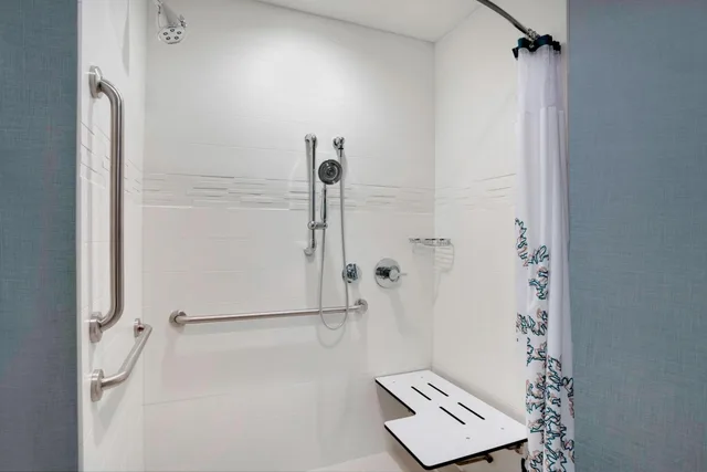 جناح بسرير كينج بغرفة نوم واحدة مع أريكة لذوي الإعاقة، Residence Inn Kingston 8/10