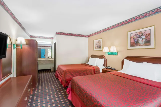 غرفة بسريرين كوين، Days Inn By Wyndham North Columbia Ft Jackson 1/5