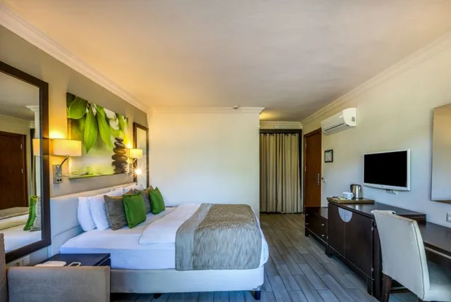 غرفة بسرير مزدوج بإطلالة جزئية على البحر، Marmaris Bay Resort - Adults Only (16+) 1/6