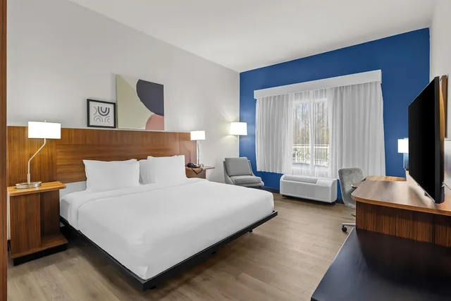 غرفة بسرير كينج لذوي الإعاقة، Spark by Hilton Macon North, GA 4/8