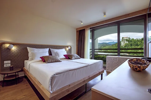 Senior, Suite, King Bed, Lake View, Sofa، Hotel Park 2/4