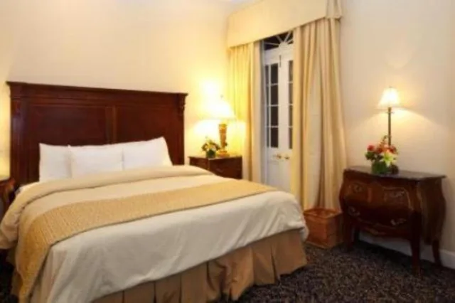 غرفة بسرير كينج بشرفة، Maison Dupuy Hotel 2/5