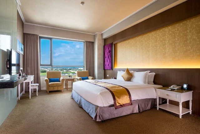 Tower, Luxury, Studio, Suite, Queen Bed, City View، Royal Chiayi Hotel 2/3