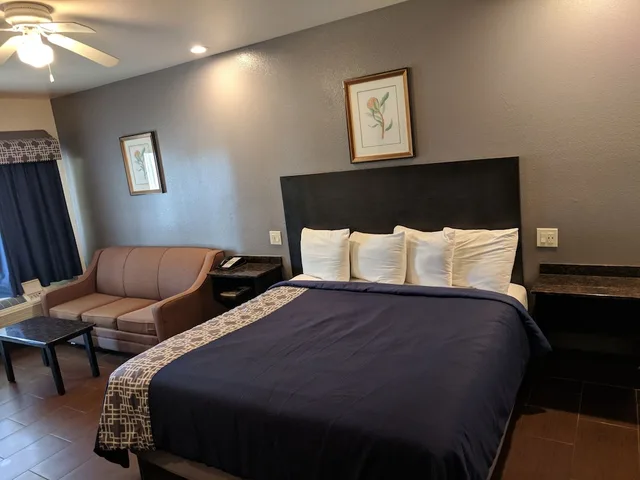 غرفة ديلوكس بسرير كينج، Americas Best Value Inn Brownsville 2/5