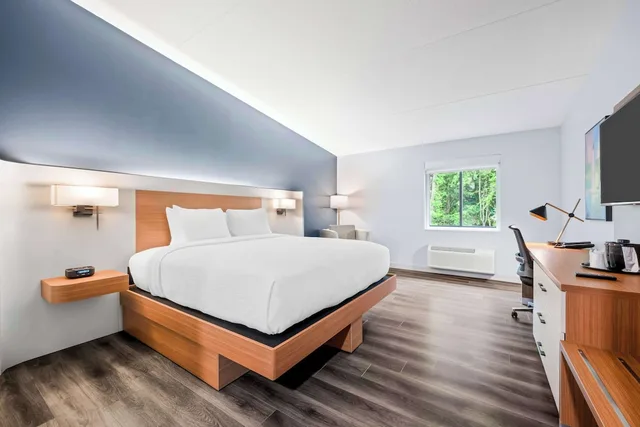 Standard, King Bed, Accessible, Best Western Niantic - New London/Mystic Area 2/4