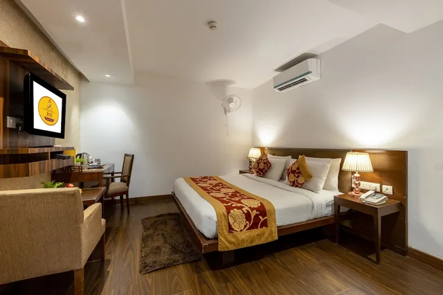 Deluxe, King Bed, Hotel Arch Plaza 3/10