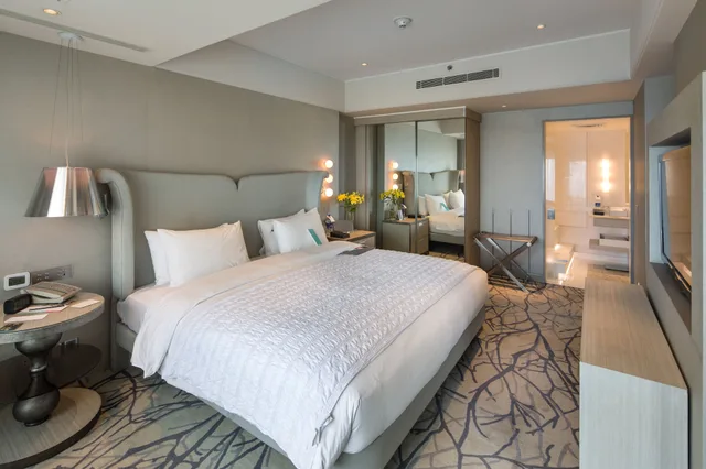 غرفة بسرير كينج بإطلالة، Le Meridien Gurgaon 2/6