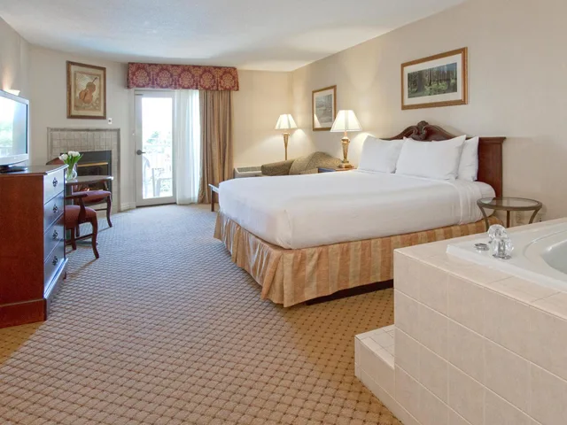 Mountain, Premier, King Bed, Water Park View، Music Road Hotel 5/8