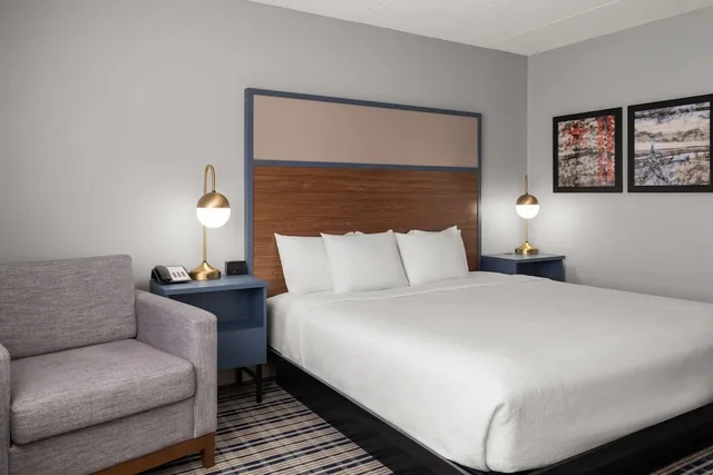 Room, King Bed, Accessible, AmericInn by Wyndham Grand Forks 2/3