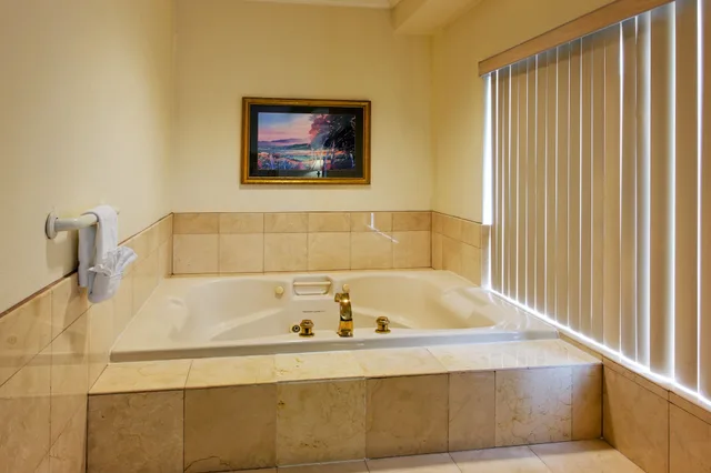 Master, Suite, King Bed, Jetted Tub، Holiday Inn Express Hotel Suites San Pablo Richmond Area 1/1