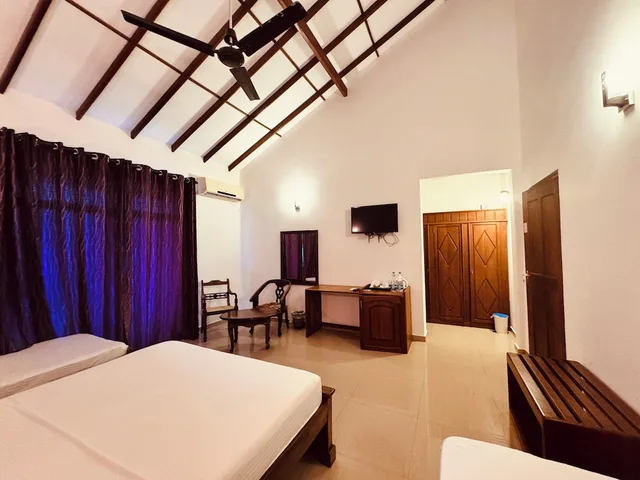 Deluxe, Quadruple, Queen and Twin Beds, Ziegler Cottage 3/3