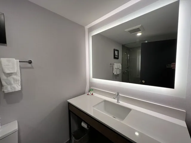 Room, 2 Queen Beds, Kitchenette, Super 8 by Wyndham Cornwall ON 3/3
