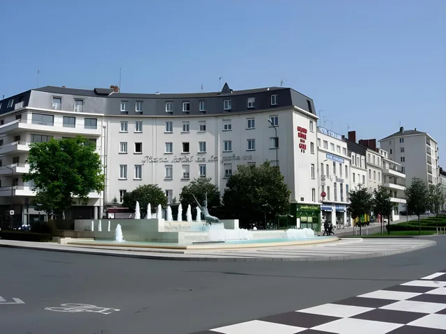 غرفة كلوب، Grand Hotel de la Gare 1/1