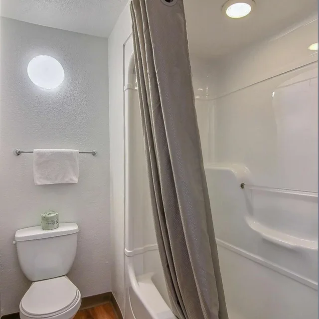 Room, Quadruple, Motel6 Buellton, CA - Solvang Area 3/5