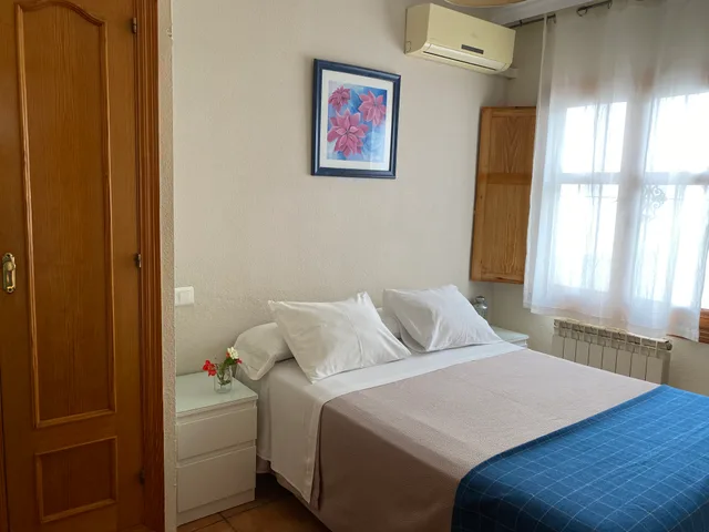 غرفة قياسية بسرير مزدوج، Hostal Moscatel 1/3