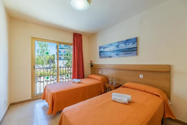 شقة بإطلالة على المسبح بغرفة نوم واحدة، Rentalmar Pins Marina Apartments 1/1