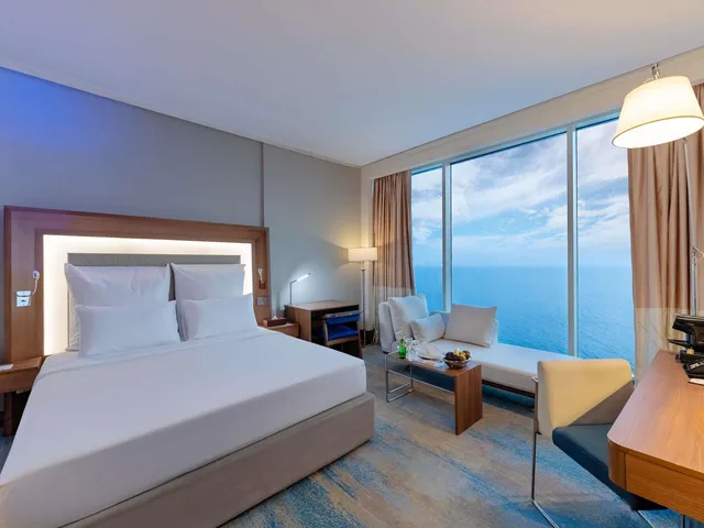 غرفة سوبيريور بسرير مزدوج بإطلالة على البحر، نوفوتيل جازان(Novotel Jazan Hotel) 3/10