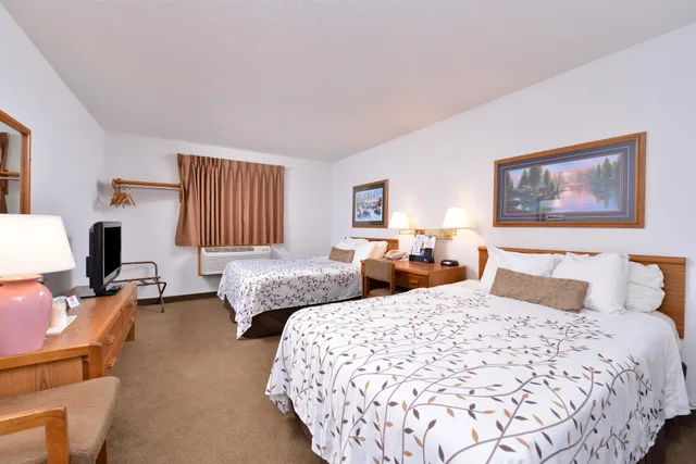 غرفة بسريرين مزدوجين، Americas Best Value Inn & Suites International Falls 3/8