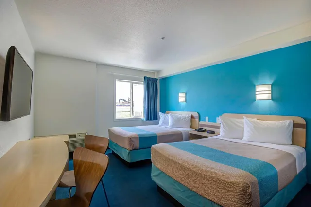 غرفة رباعية بسرير مزدوج، Motel6 Grande Prairie, AB 1/7