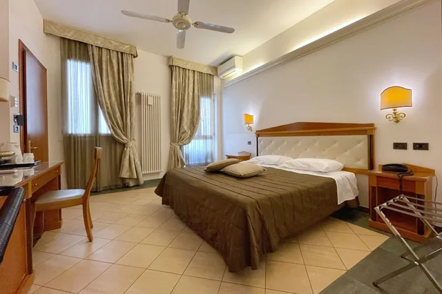 غرفة قياسية بسرير مزدوج، Touring Hotel Bologna 1/10