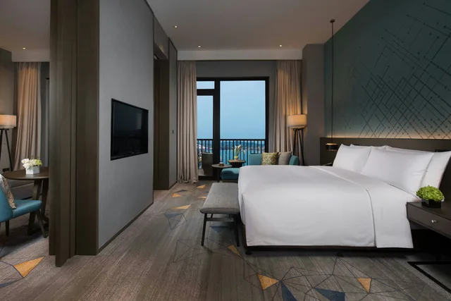 جناح بسرير كينج بإطلالة على البحر بغرفة نوم واحدة، DoubleTree by Hilton Qingdao Oriental Movie Metropolis 1/3