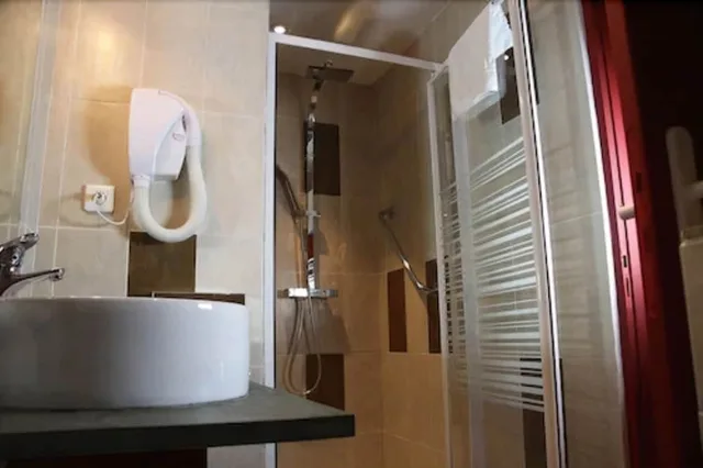 Leonard, Suite, 1 Double and 1 Single Bed, Mountain View، Casa Di Lucia 3/3