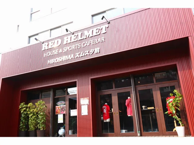 Group Room, Quadruple، RED HELMET House & Sports Bar Hiroshima 1/1