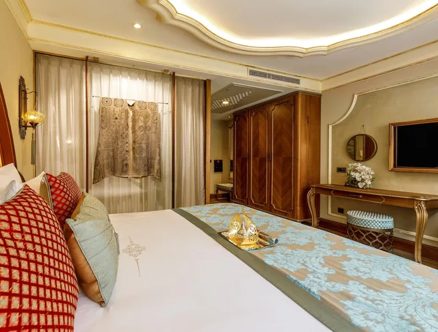 غرفة فاخرة بسرير كينج بشرفة، Romance Istanbul Hotel 5/10