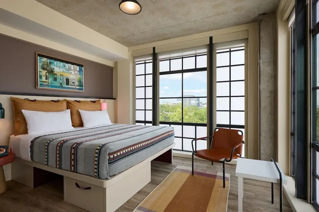غرفة ركنية بسرير كينج، Moxy Charleston Downtown 1/3