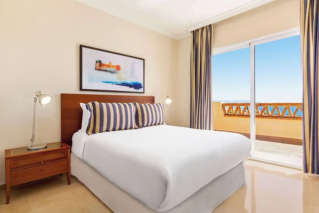 3 Bedrooms, Plus, Premium, Suite, 1 Queen and 1 Single Bed, Sea View, Hot Tub، Wyndham Grand Costa del Sol 4/9