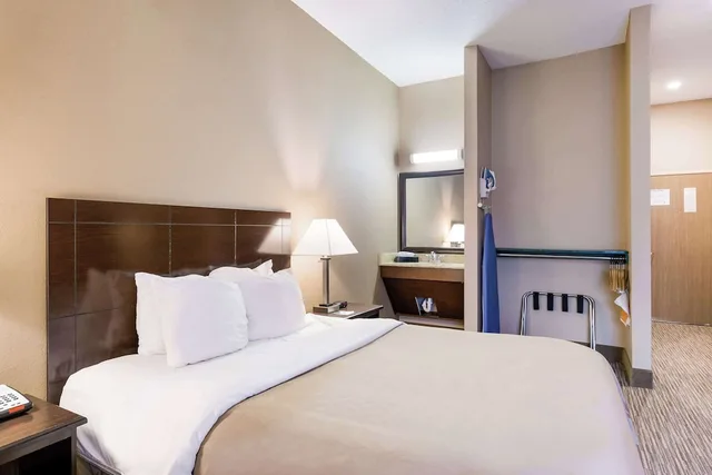 غرفة بسرير كوين لذوي الإعاقة، Quality Inn I-70 Near Kansas Speedway 4/10