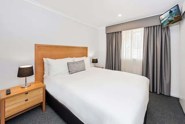 Superior, Apartment, 1 Queen and 1 Single Bed, Fawkner Suites Serviced Apartments 3/5
