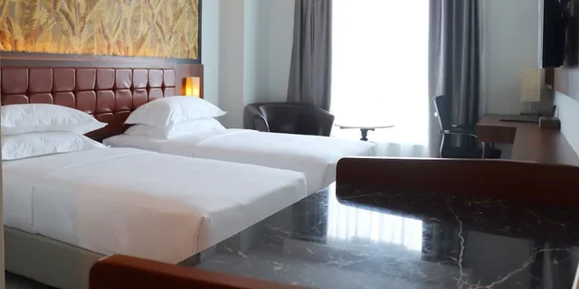 غرفة ديلوكس بسريرين منفصلين، Pakons Prime Hotel 1/4