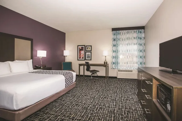 غرفة بسرير كينج بإطلالة على الجبل لذوي الإعاقة، La Quinta Inn & Suites By Wyndham La Verkin-Gateway To Zion 1/4