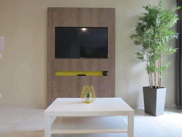 شقة بسرير كينج بشرفة مع أريكة بحوض استحمام، Best Western Hotelio Montpellier Sud 5/9