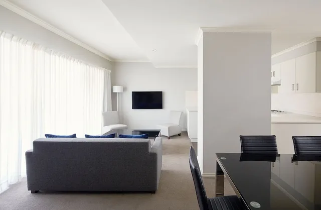 Pinnacle Apartments, Canberra 33/43
