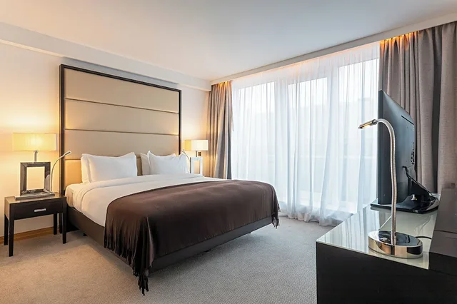 جناح سيغنتشر بسرير كينج وسريرين منفصلين بغرفتي نوم، Pestana Chelsea Bridge Hotel & Spa 1/10