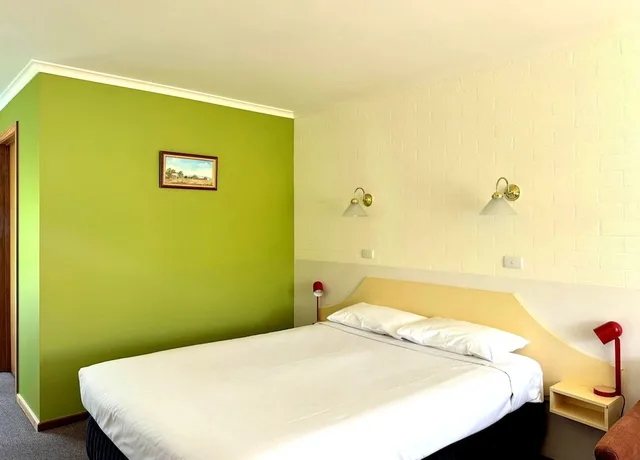 غرفة كلاسيكية بسرير كوين وسرير فردي، HEPBURN SPRINGS MOTOR INN 2/5