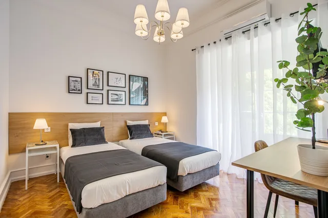 جناح ديلوكس بسريرين منفصلين بحمام خاص، Home Out Rooms and Apartments 1/4