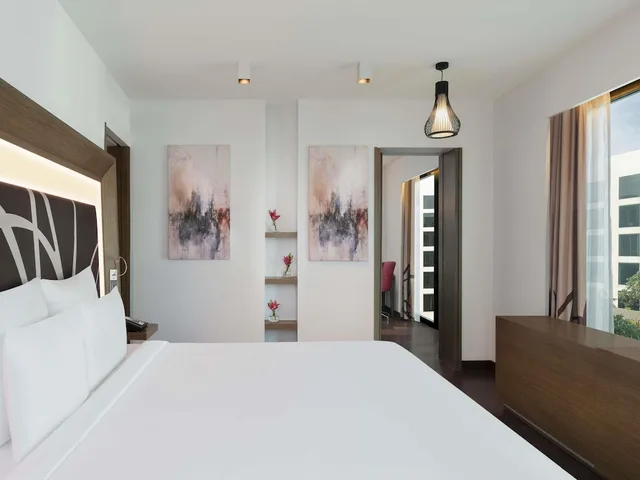 جناح سوبيريور بسرير كينج مع دخول صالة النادي، Novotel New Delhi Aerocity 6/10
