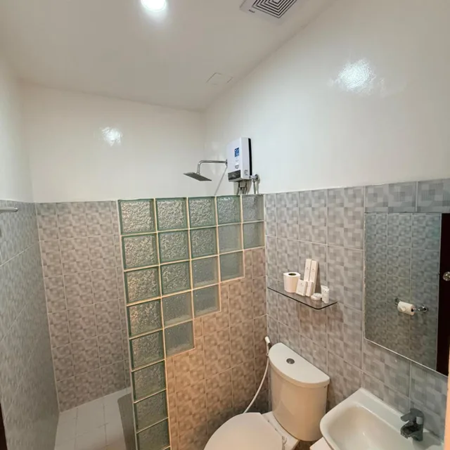 جناح بغرفتي نوم، Sierra Hotel 8/10