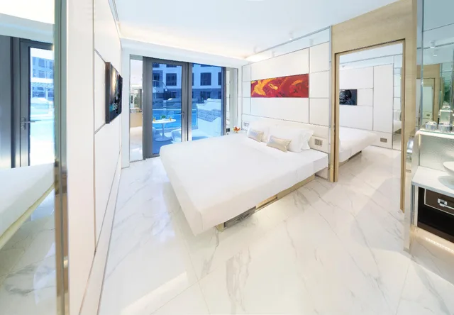 Cabana, Suite, King Bed, Patio، Regala Skycity 1/1