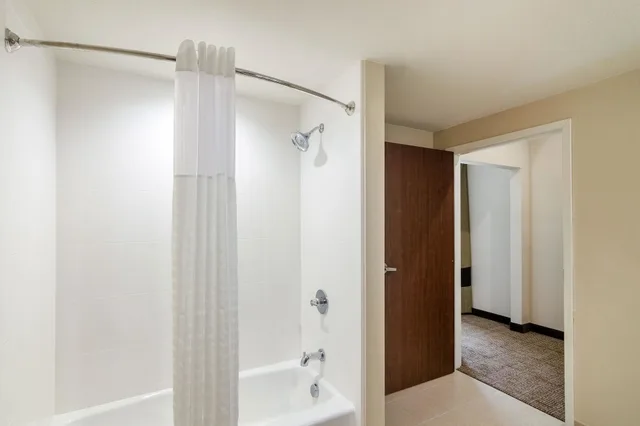 جناح بسريرين كوين، Comfort Suites Meridian And I-40 7/10